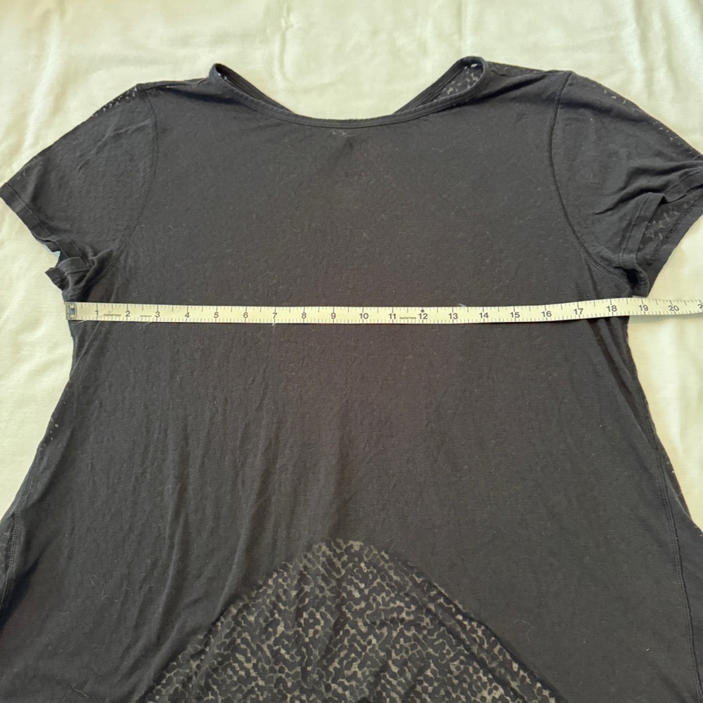 Lululemon 6 Black Loop Around Tee Relaxed Fit Sem… - image 4
